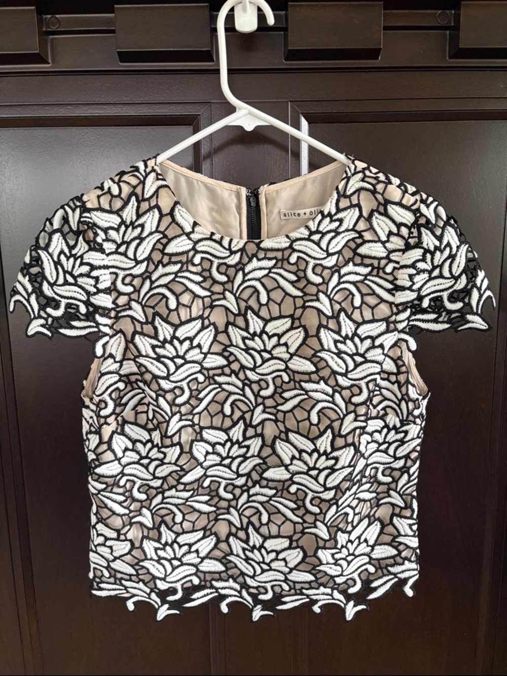 EUC Alice + Olivia Lace Overlay Top Size Small - Picture 2 of 8